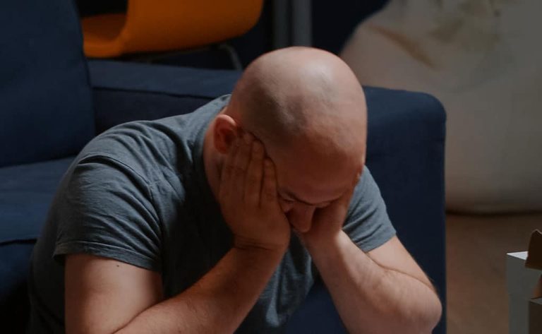 Sem dinheiro, sem dentes, sem implantes, sem osso e sem saúde