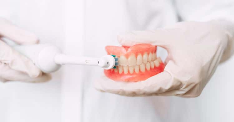 Manutenção implantes dentários