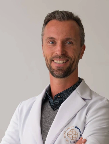 Dr Pedro Coelho especialista em implantologia oral avançada em Oeiras